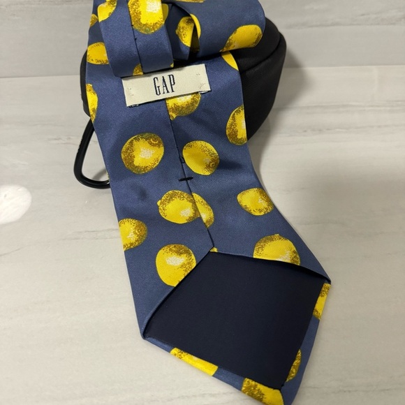 GAP Blue and Yellow Lemon Pattern Tie - Picture 2 of 3